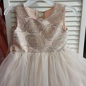 Girls beautiful dress!